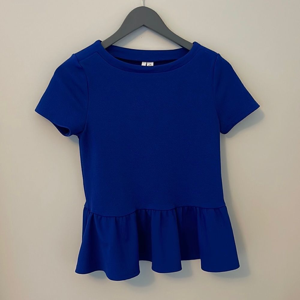 - ELLE‎ Royal Blue Top w/baby doll ruffle at waist. Size XS